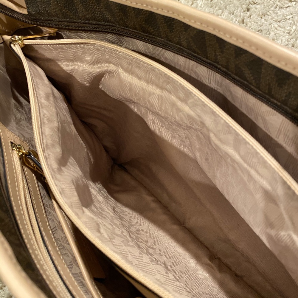 Michael Kors tote - Picture 6 of 8
